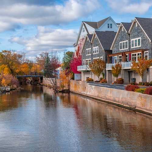 Houses along the water in Port Washington Town, Wisconsin, in autumn.