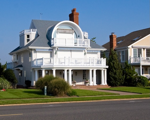 Large houses on the New Jersey beachfront.
