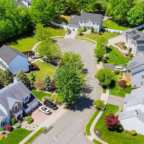 Aerial view of a suburb and culdesac in New Jersey.