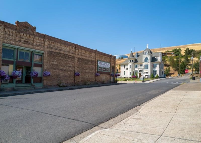 Pomeroy courthouse and historic buildings.