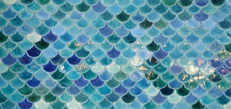 Blue and aquamarine fish scale backsplash.