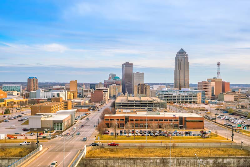 RHB Assets From IGX: Aerial view of Des Moines, Iowa, with its skyline and river.