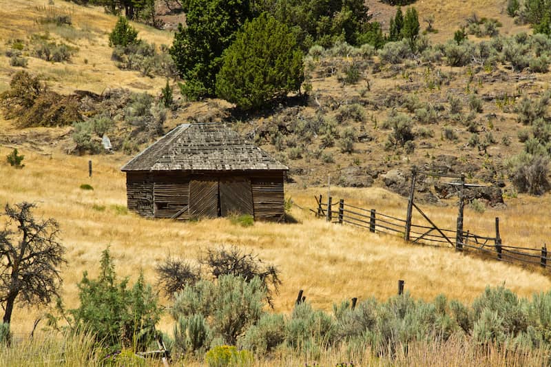 RHB Assets From IGX: Charming old farmhouse in Richmond, Oregon, surrounded by lush green fields.