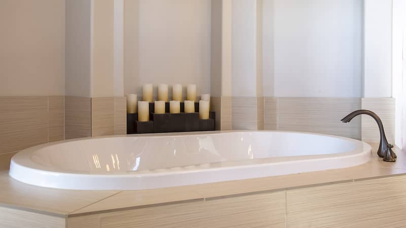 Alcove Tub