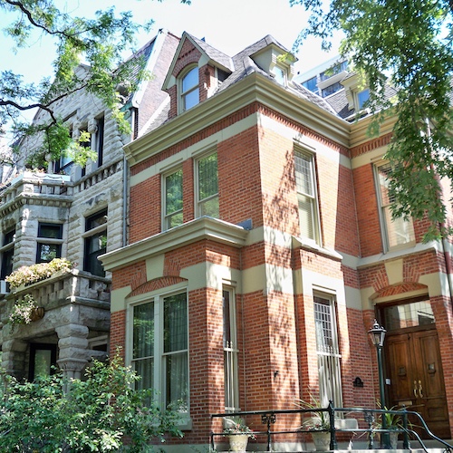 Front of Chicago brownstone.
