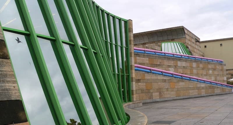 RHB Assets From IGX: Exterior of the Neue Staatsgalerie, a modern architectural marvel.