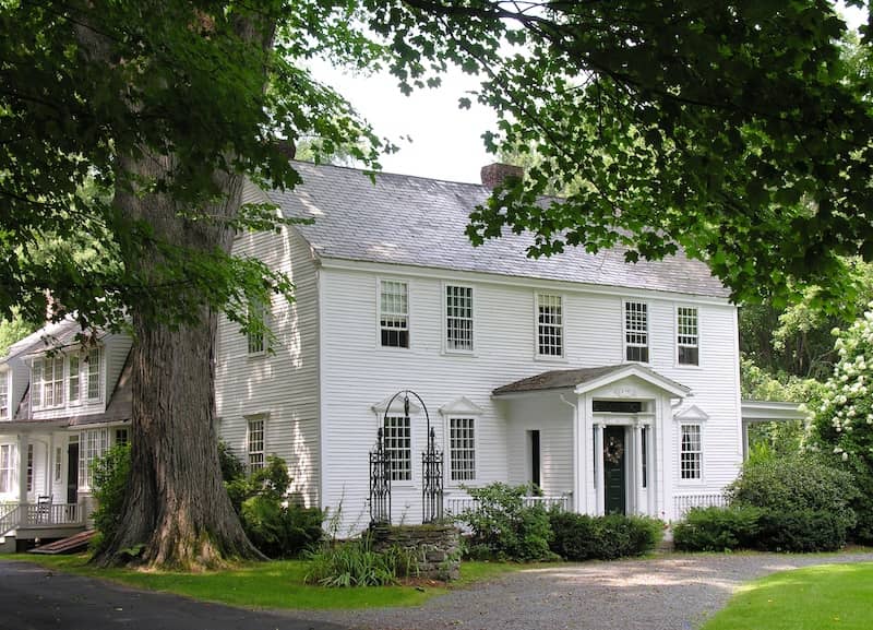 The colonial house style is a classic architectural design that originated in the early American colonies. Characterized by symmetrical facades, formal entryways, and traditional elements such as columns and shutters, colonial homes often feature a center hall layout with rooms on either side.