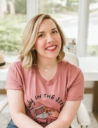 Portrait photo of Lauren Bowling.