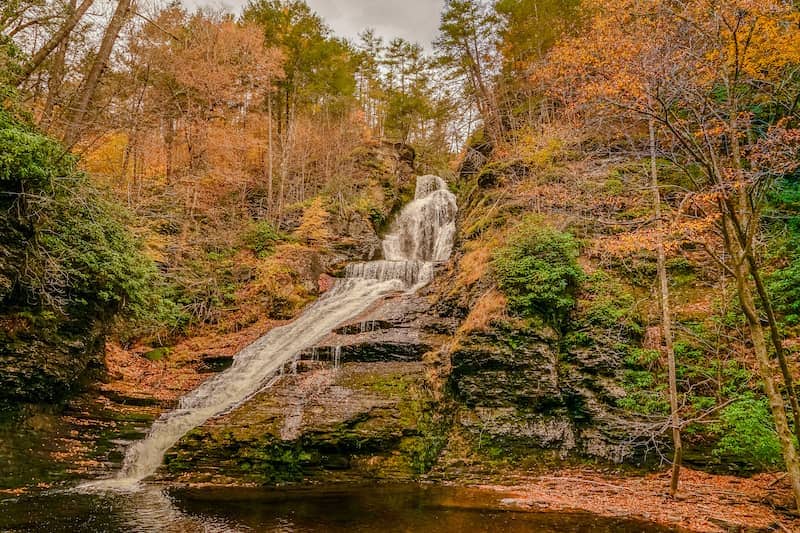  Dingmans Falls waterfall in Pennsylvania.