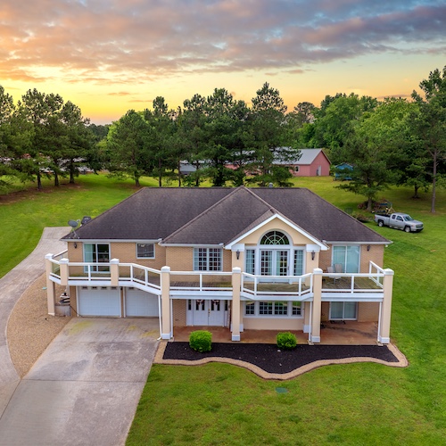 Home on acreage Tennessee.