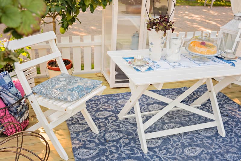 RHB Assets From IGX: Patio ideas: outdoor decor with potted plants and textiles