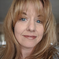Portrait of Lesley DeWitt.