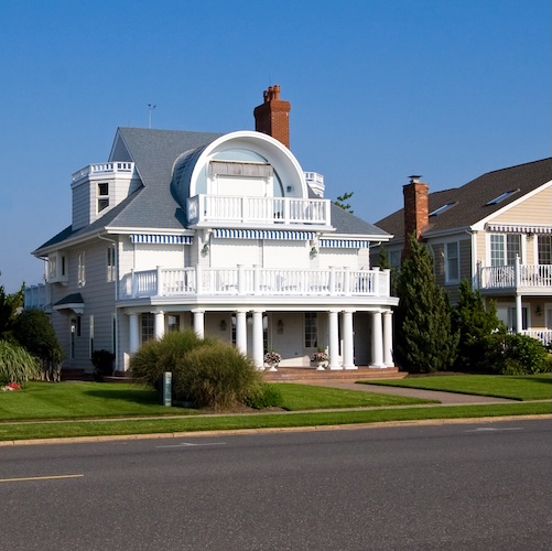 Large houses on the New Jersey beachfront.