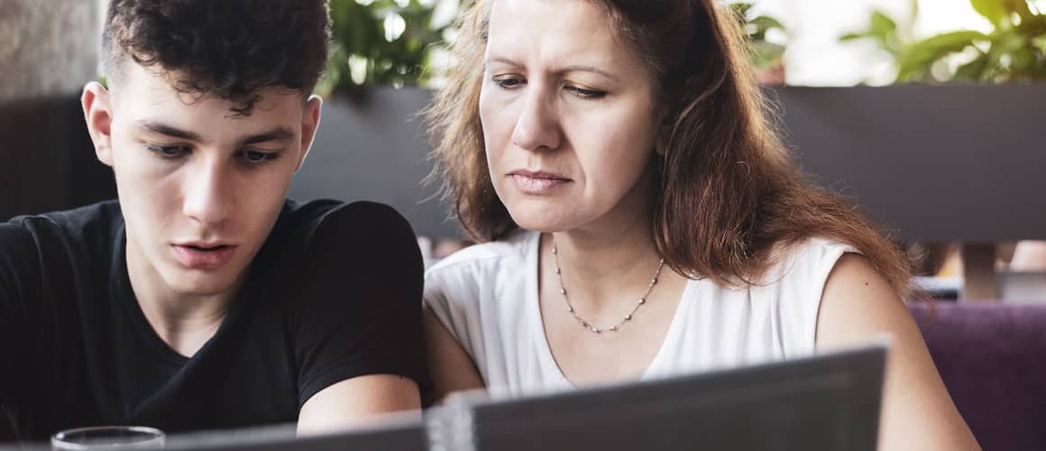 Image of parent teaching her child about loans.